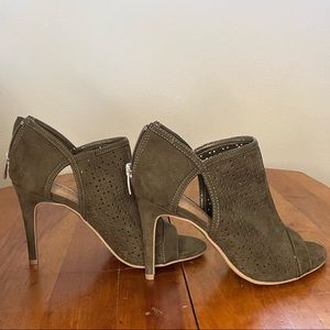 Christian Siriano green heels